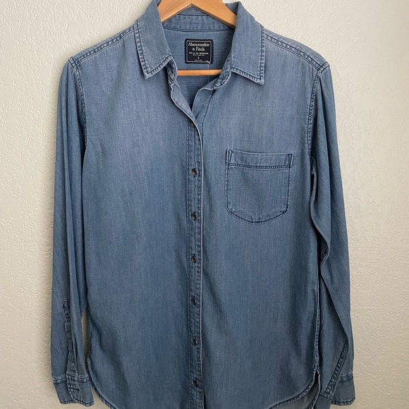 NWT Soft Abercrombie Chambray Blue Button Down Shirt - Picture 5 of 9